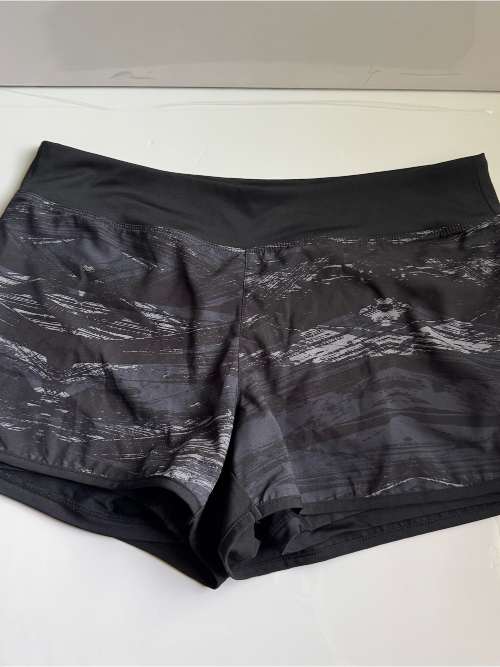 Layer 8 Women’s M Athletic Running Shorts Black Camo Qwick-Dry 2-in-1 Lined
